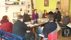 Foto: Die Stadtgärtner/-innen beim Arbeitstreffen im Atelier Fuhg in der Ritterstrasse