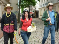 Manfred, Andrea und Karl-Heinz auf dem Weg zur Eine-Welt-Schule